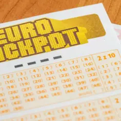 Fragment kuponu gry liczbowej Eurojackpot z polami do zaznaczania liczb.