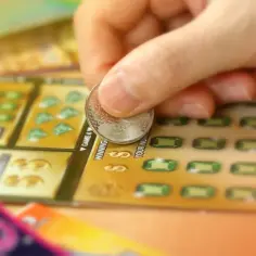 Co 4 zdrapka wygrywa? Odkryj najlepsze szanse na wygraną w Lotto