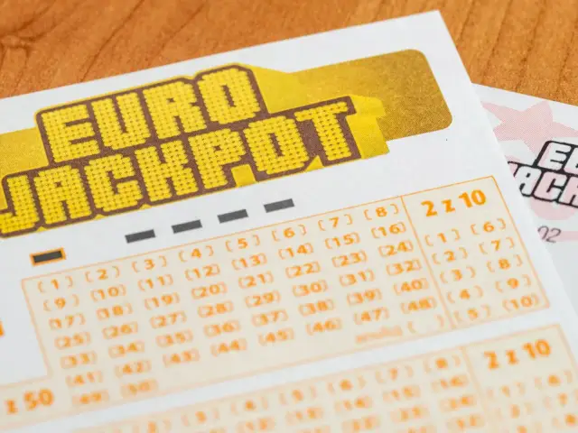 Fragment kuponu gry liczbowej Eurojackpot z polami do zaznaczania liczb.